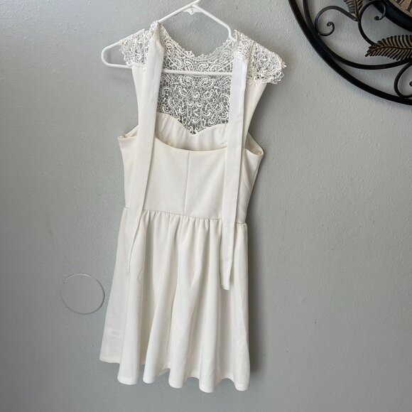 White Lace High Neck Mini Dress Size Small Sleeveless Skater Style Fit & Flare - Picture 3 of 14